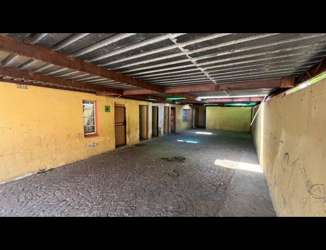 23 BEDROOM HOUSE FOR SALE IN KEMPTON PARK EXT 02